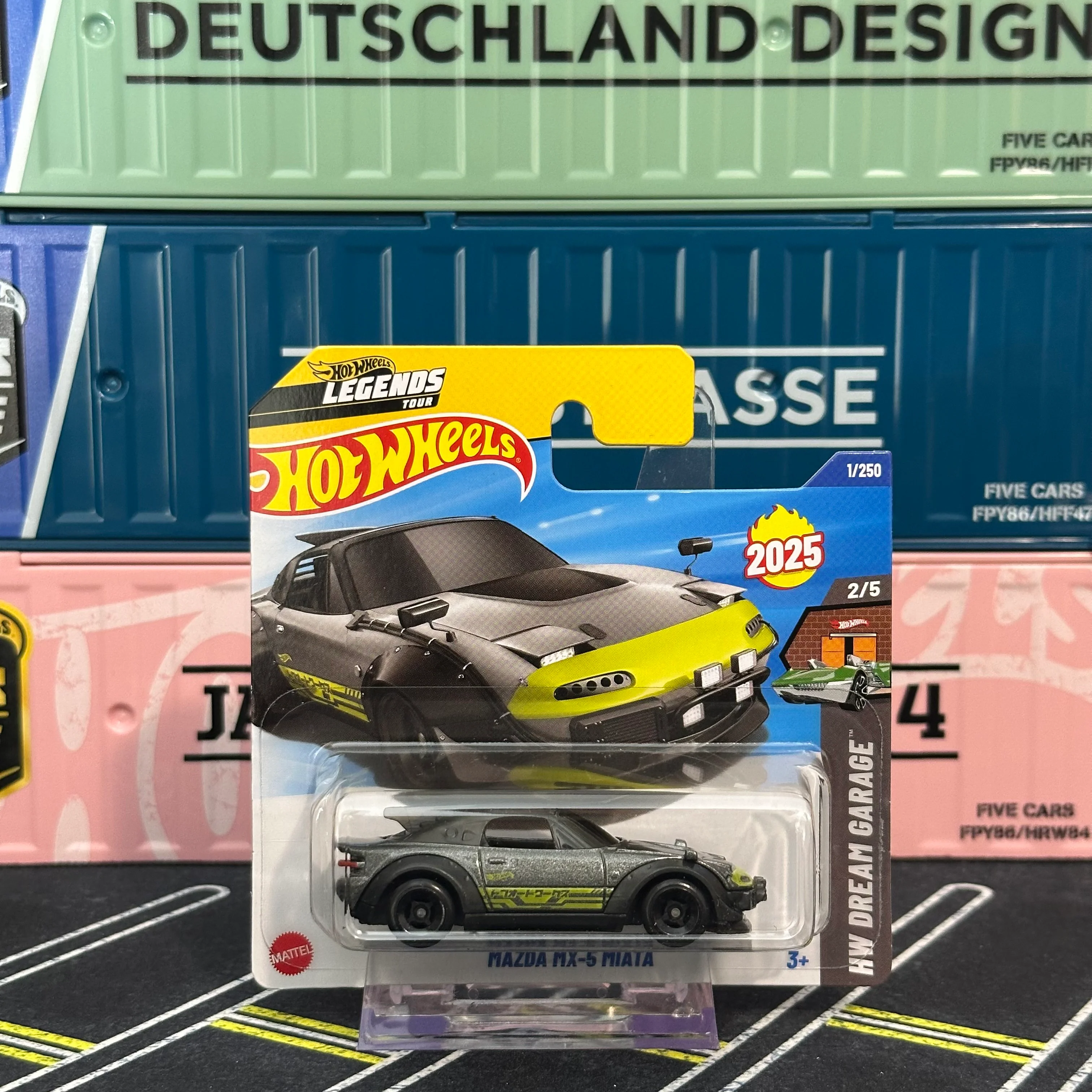 Hot Wheels 2025 Mazda MX-5 Miata Legends Mainline 1/250